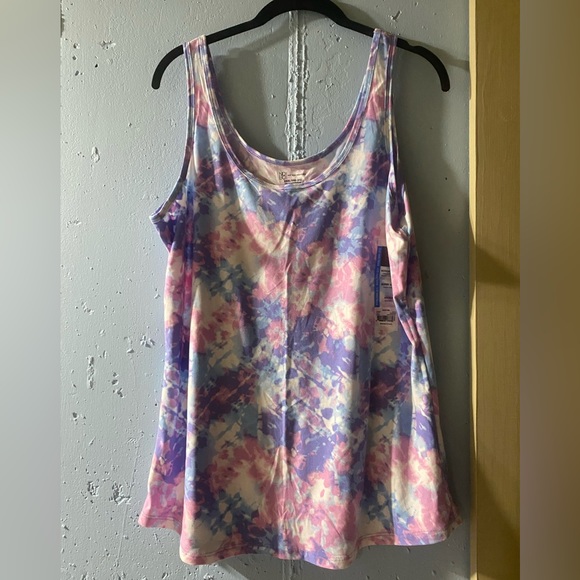 2 Tank Tops - Picture 2 of 9